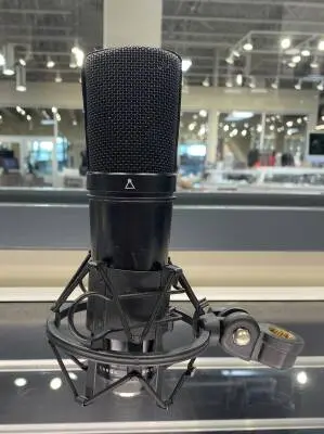 Apex Wide Diaphragm Cardioid w/Clip